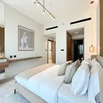 Trophy-Cultivate Retreat With Statement Design