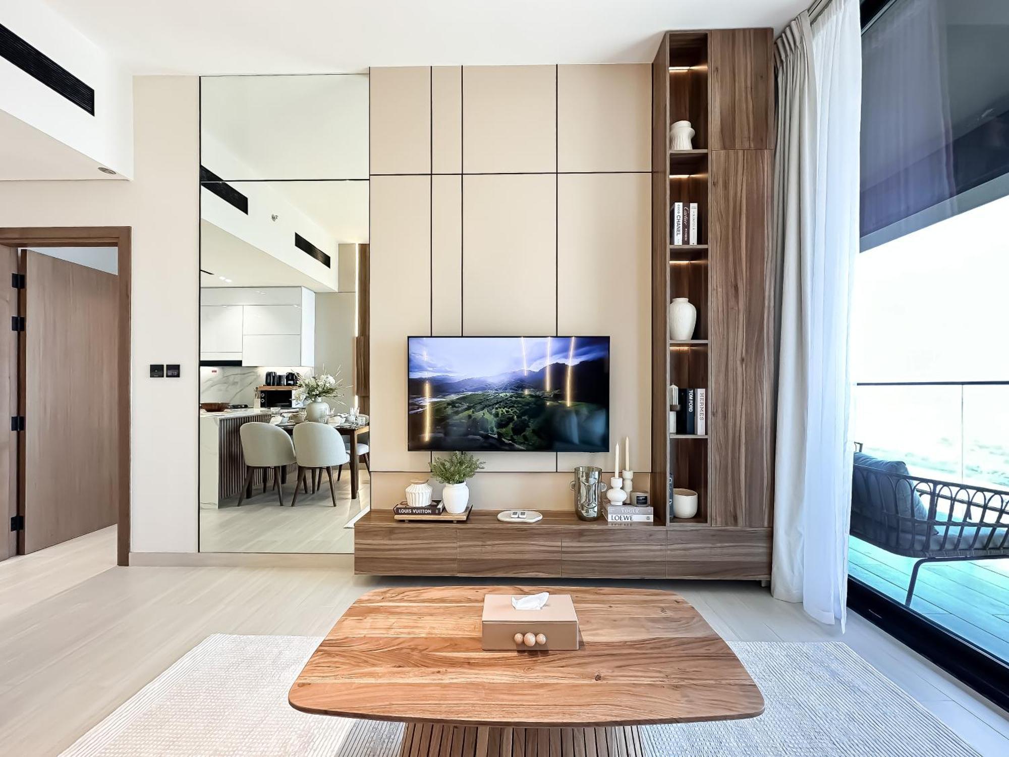 Trophy-cultivate Retreat With Statement Design Apartment *