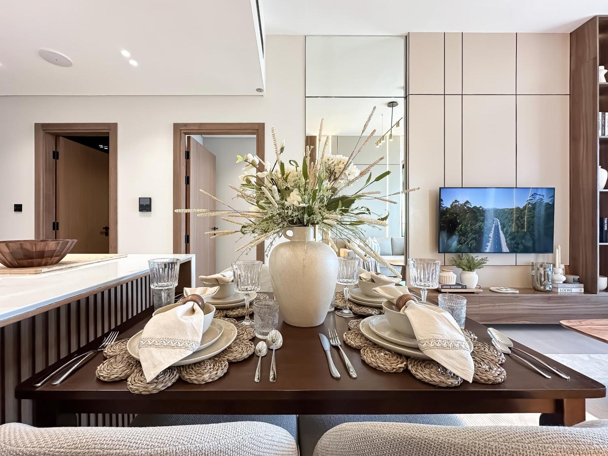 Apartment Trophy-cultivate Retreat With Statement Design *