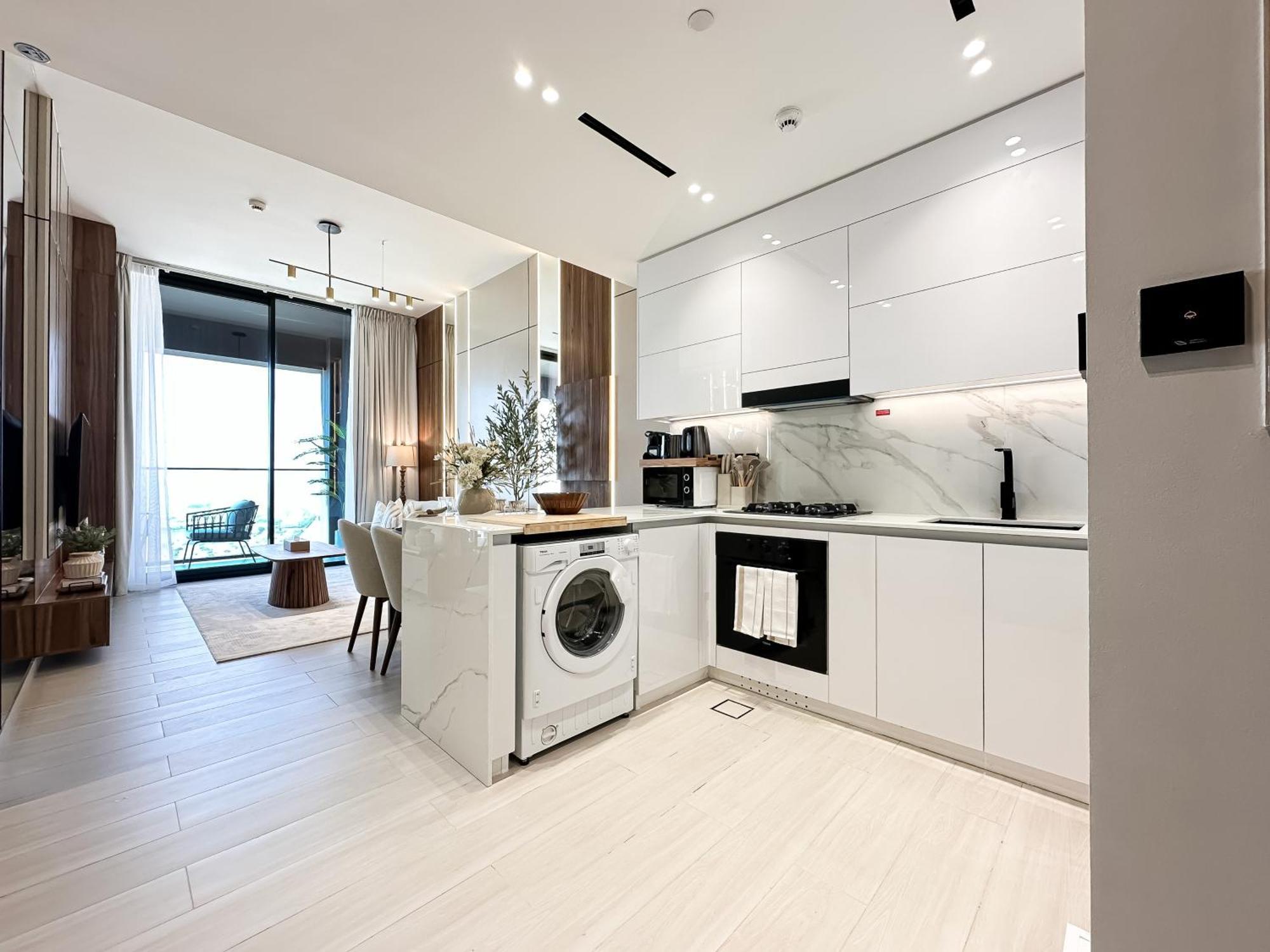 Trophy-cultivate Retreat With Statement Design Apartment *